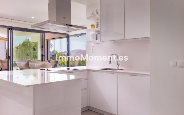 Resale - Apartment - Estepona - Estepona Centro