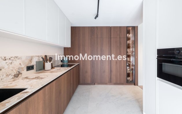 Resale - Apartment - Benahavís - Benahavís Centro