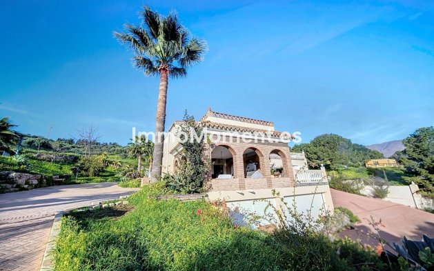 Resale - Detached villa - Estepona - Estepona Centro