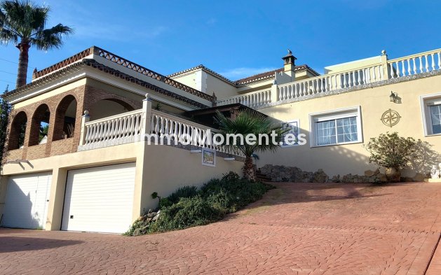 Resale - Detached villa - Estepona - Estepona Centro