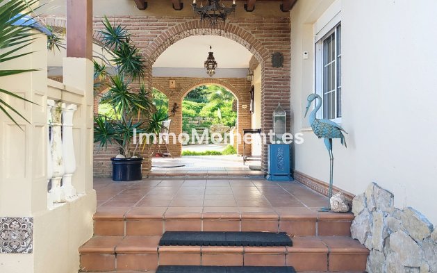 Resale - Detached villa - Estepona - Estepona Centro