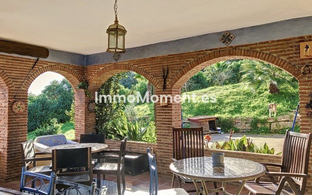 Resale - Detached villa - Estepona - Estepona Centro