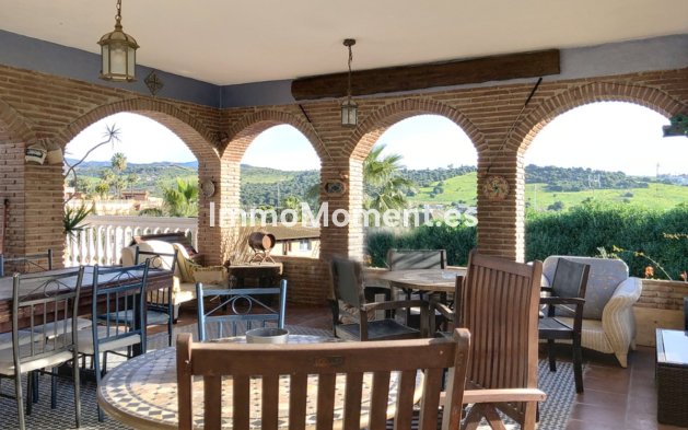 Resale - Detached villa - Estepona - Estepona Centro