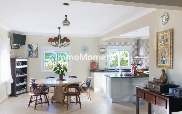 Resale - Detached villa - Estepona - Estepona Centro