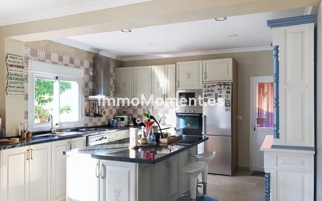 Resale - Detached villa - Estepona - Estepona Centro