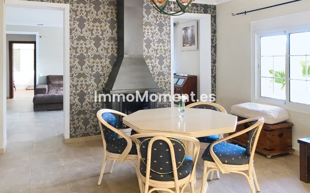 Resale - Detached villa - Estepona - Estepona Centro