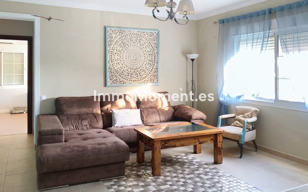 Resale - Detached villa - Estepona - Estepona Centro