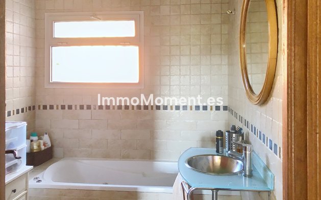Resale - Detached villa - Estepona - Estepona Centro