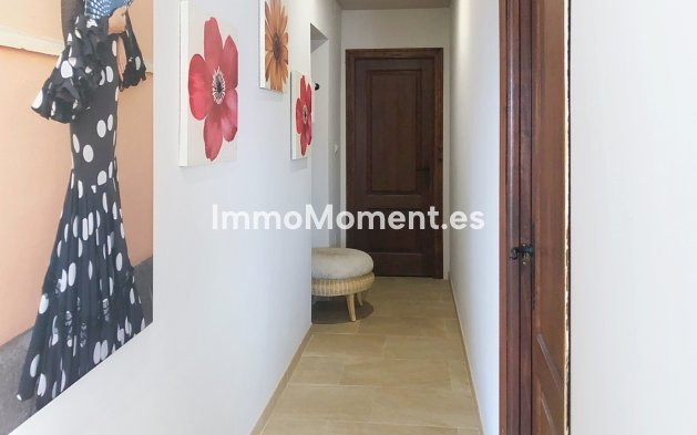 Resale - Detached villa - Estepona - Estepona Centro
