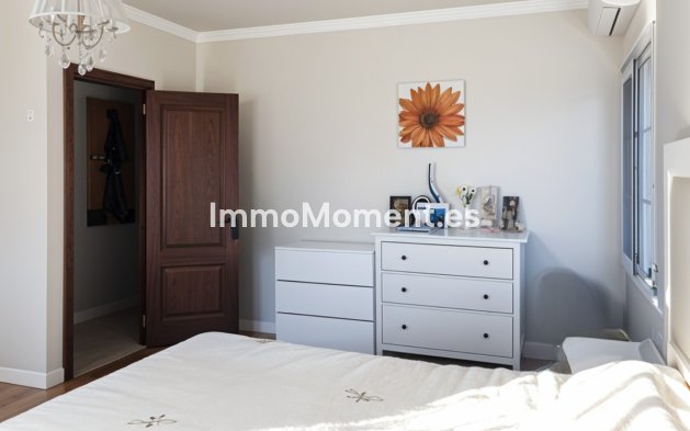 Resale - Detached villa - Estepona - Estepona Centro
