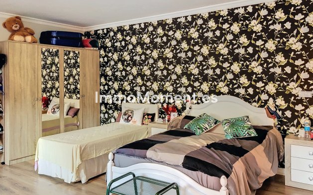 Resale - Detached villa - Estepona - Estepona Centro