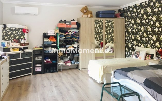 Resale - Detached villa - Estepona - Estepona Centro