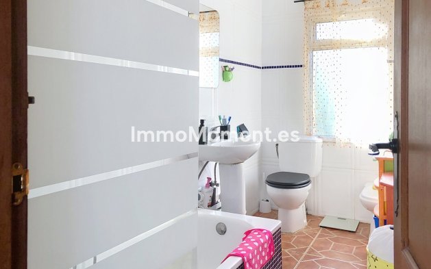 Resale - Detached villa - Estepona - Estepona Centro