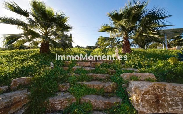 Resale - Detached villa - Estepona - Estepona Centro