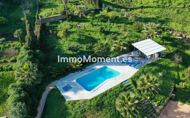 Resale - Detached villa - Estepona - Estepona Centro