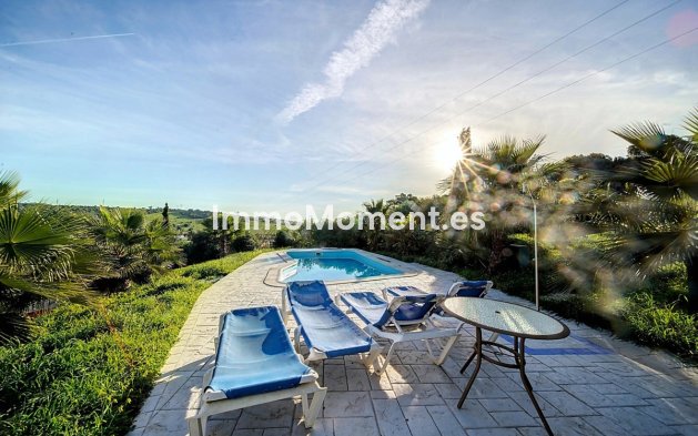 Resale - Detached villa - Estepona - Estepona Centro