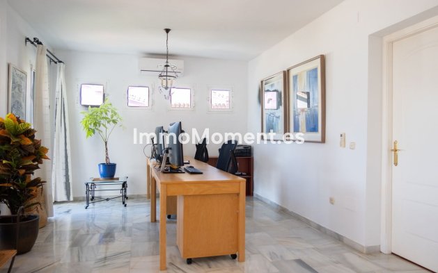 Resale - Detached villa - Estepona - El Padron