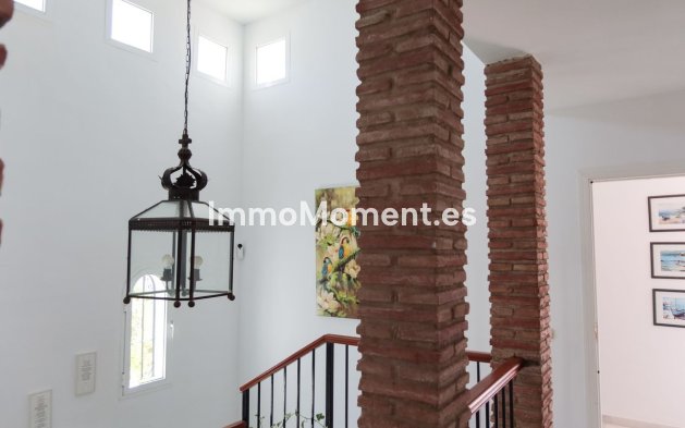 Resale - Detached villa - Estepona - El Padron