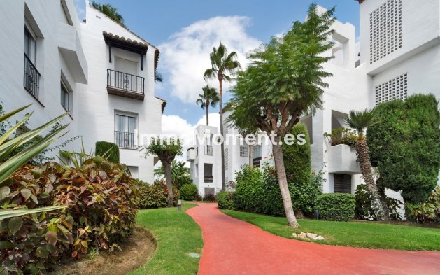 Resale - Apartment - Estepona - Cancelada