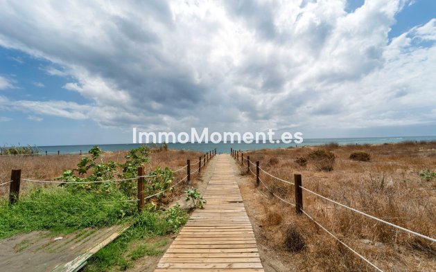 Resale - Apartment - Estepona - Cancelada