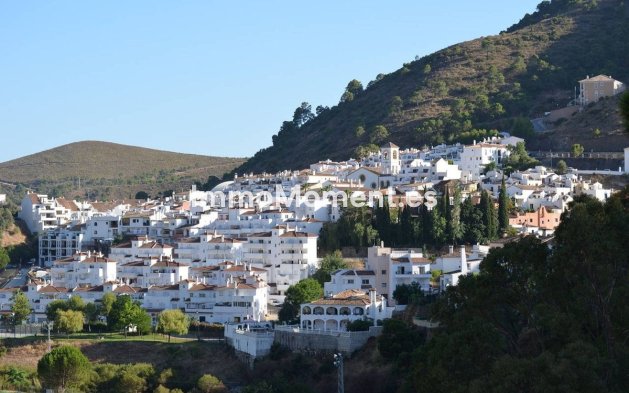 Resale - Apartment - Benahavís - Benahavís Centro