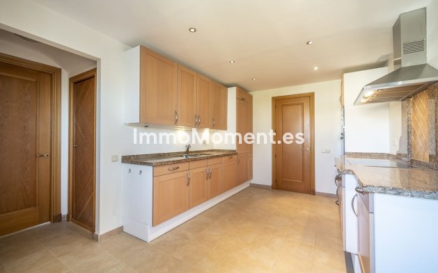 Resale - Apartment - Estepona - Costalita