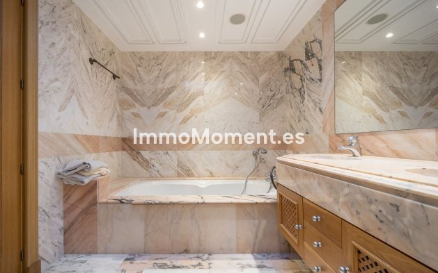 Resale - Apartment - Estepona - Costalita