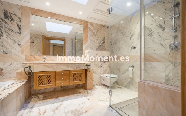 Resale - Apartment - Estepona - Costalita