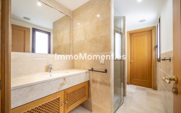 Resale - Apartment - Estepona - Costalita