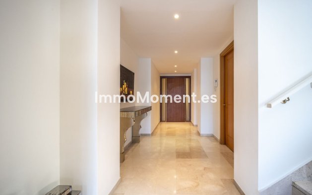 Resale - Apartment - Estepona - Costalita