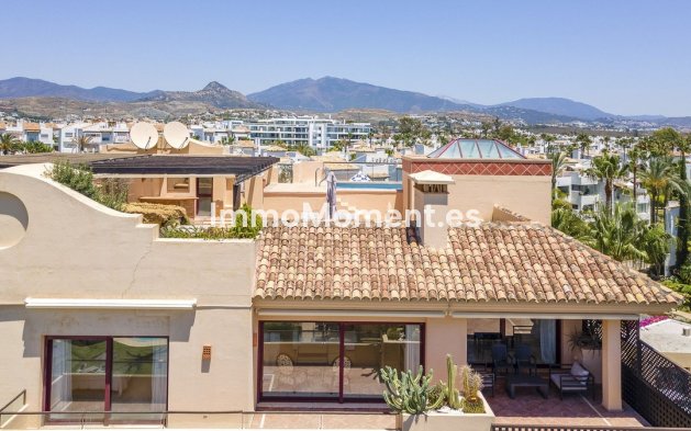 Resale - Apartment - Estepona - Costalita