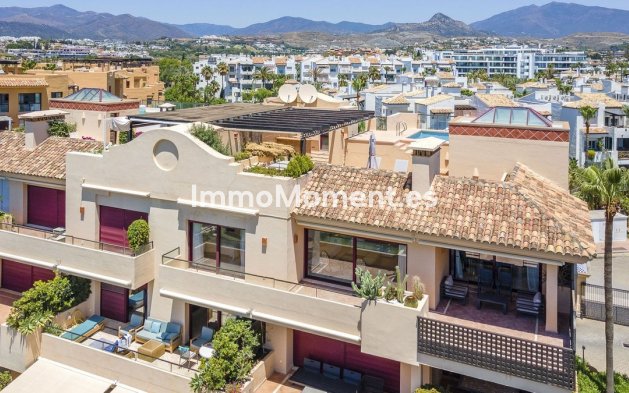 Resale - Apartment - Estepona - Costalita