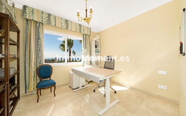 Resale - Apartment - Marbella - Elviria