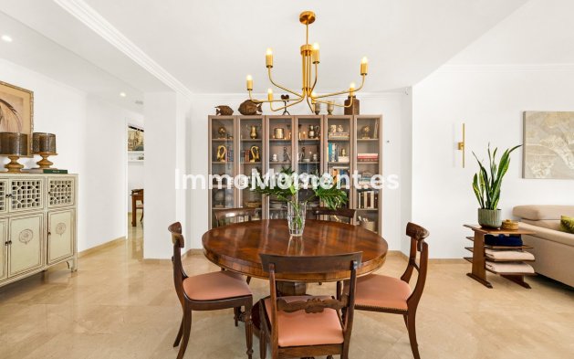 Resale - Apartment - Marbella - Elviria