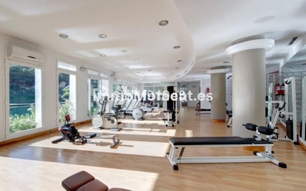 Resale - Apartment - Marbella - Elviria