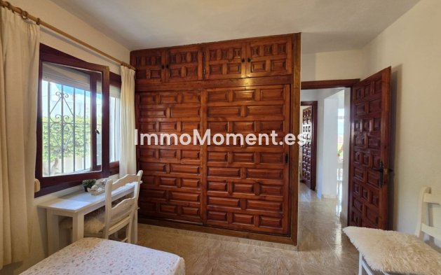Resale - Detached villa - Estepona - Estepona Centro