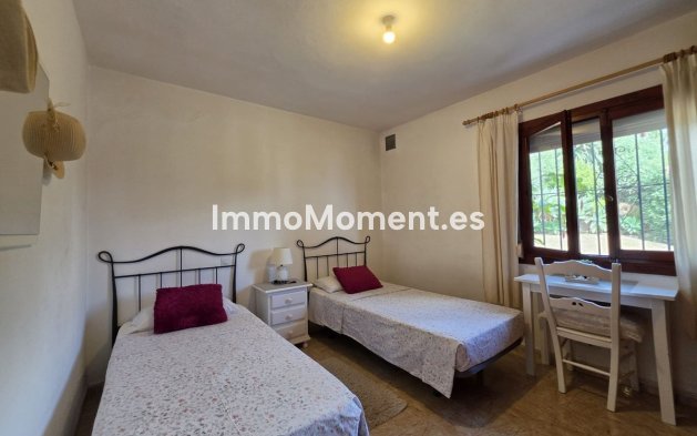 Resale - Detached villa - Estepona - Estepona Centro