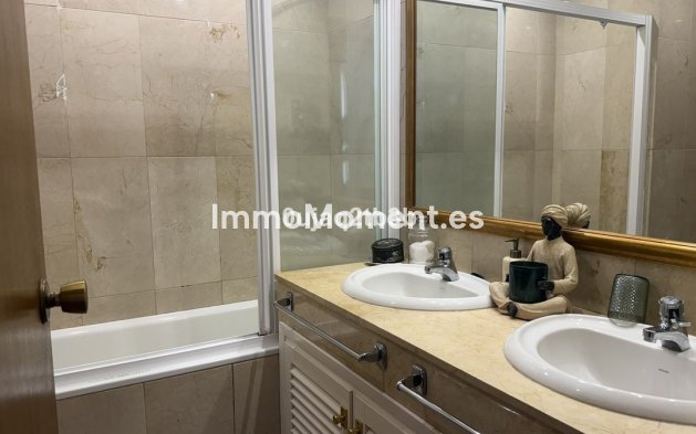 Resale - Apartment - Marbella - Nueva Andalucía