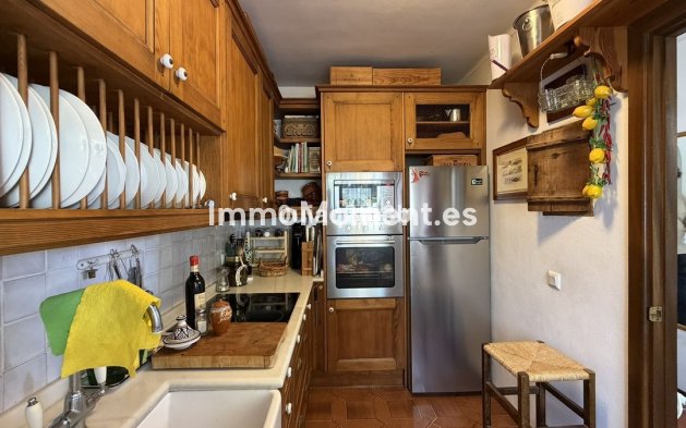 Resale - Apartment - Marbella - Nueva Andalucía