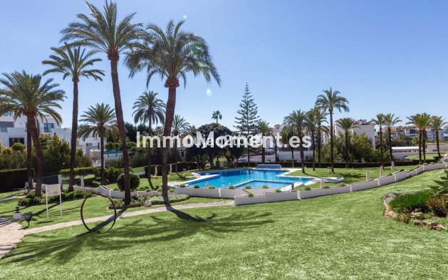 Resale - Apartment - Marbella - Nueva Andalucía