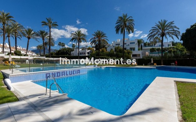 Resale - Apartment - Marbella - Nueva Andalucía