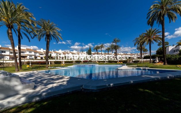 Resale - Apartment - Marbella - Nueva Andalucía