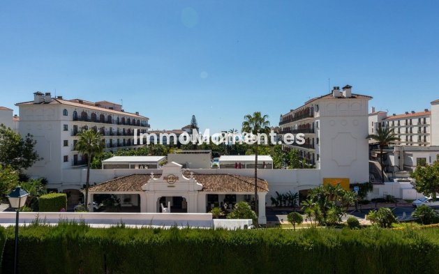 Resale - Apartment - Marbella - Nueva Andalucía