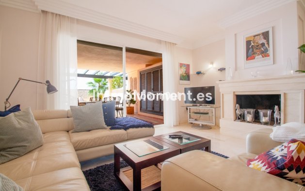 Resale - Apartment - Marbella - Nueva Andalucía