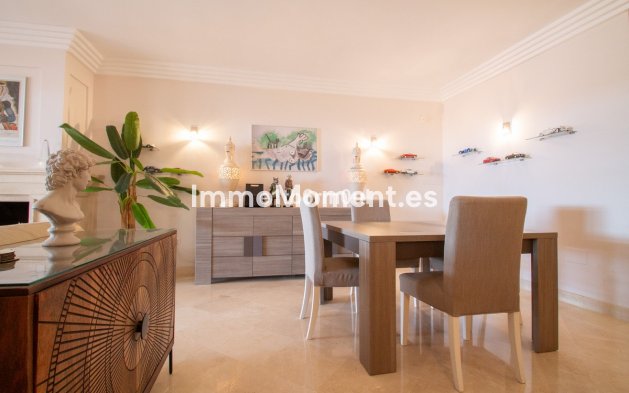 Resale - Apartment - Marbella - Nueva Andalucía