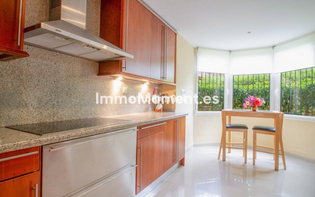 Resale - Apartment - Marbella - Nueva Andalucía