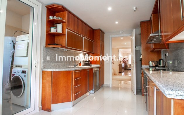 Resale - Apartment - Marbella - Nueva Andalucía
