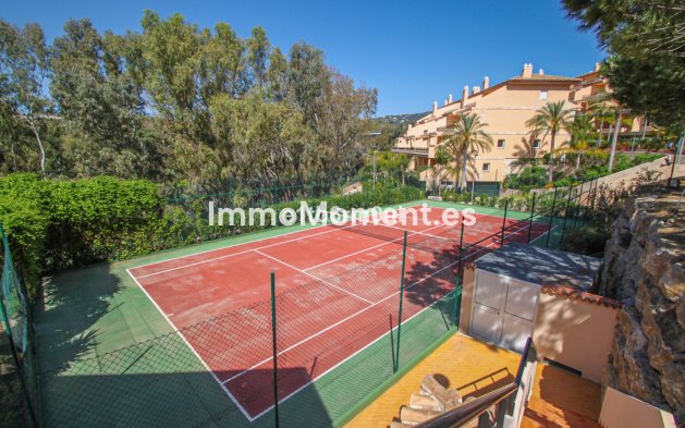 Resale - Apartment - Marbella - Nueva Andalucía