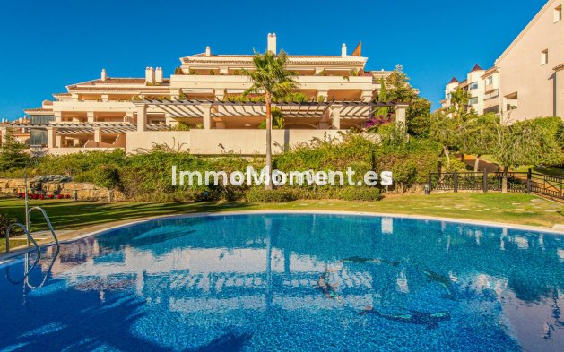 Resale - Apartment - Marbella - Nueva Andalucía