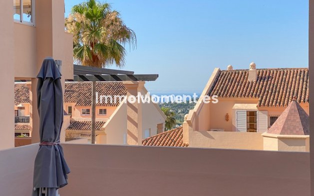 Resale - Apartment - Marbella - Nueva Andalucía